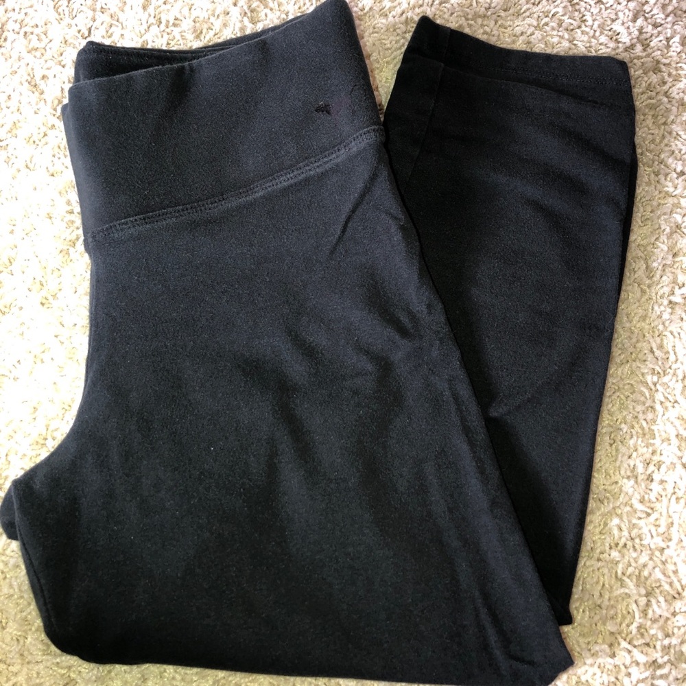 NWOT PINK cropped black yoga pants